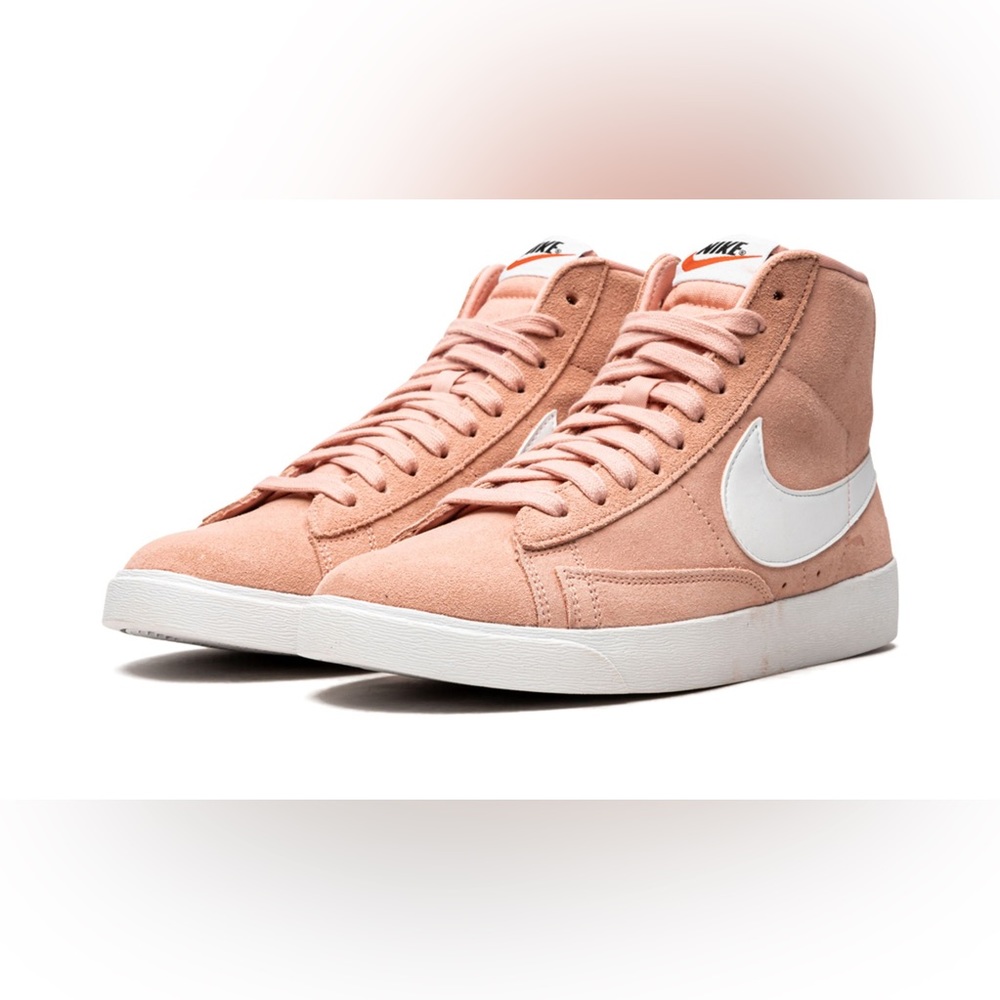 NWOT WOMENS BLAZER MID VINTAGE SUEDE  IN CORAL STARDUST | Size 9